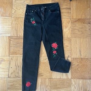Boutique black/red Rose ankle Jean